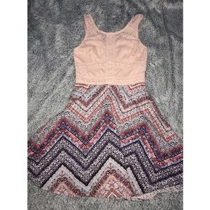 Casual lace to flowed bottom